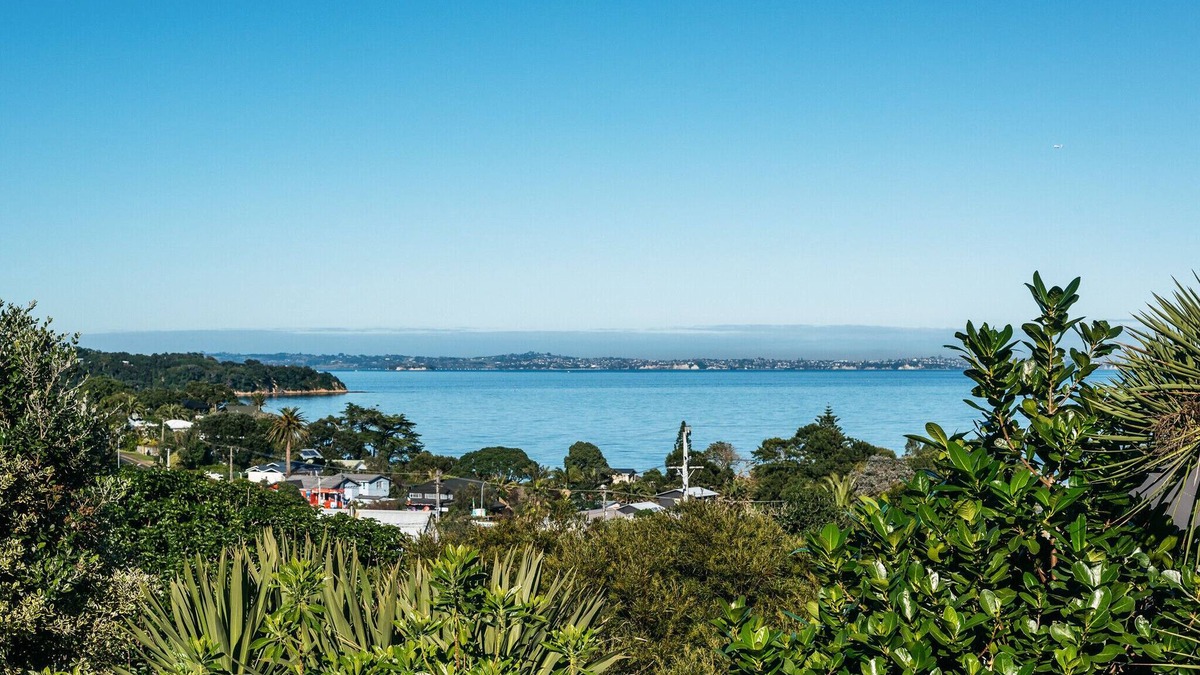 Surfdale Cottage | Hedgehog Heights - Waiheke Island