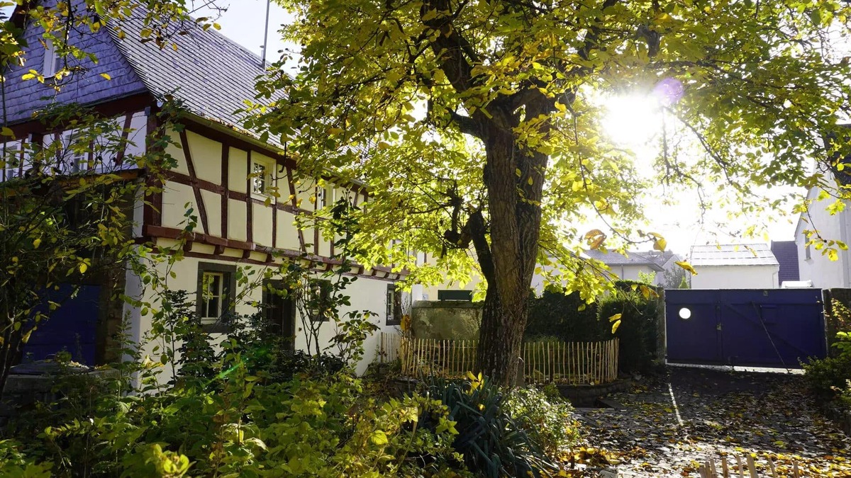 Verbandsgemeinde Pellenz Other | Hedwig's Hexenhäuschen - romantic half-timbered house with large courtyard