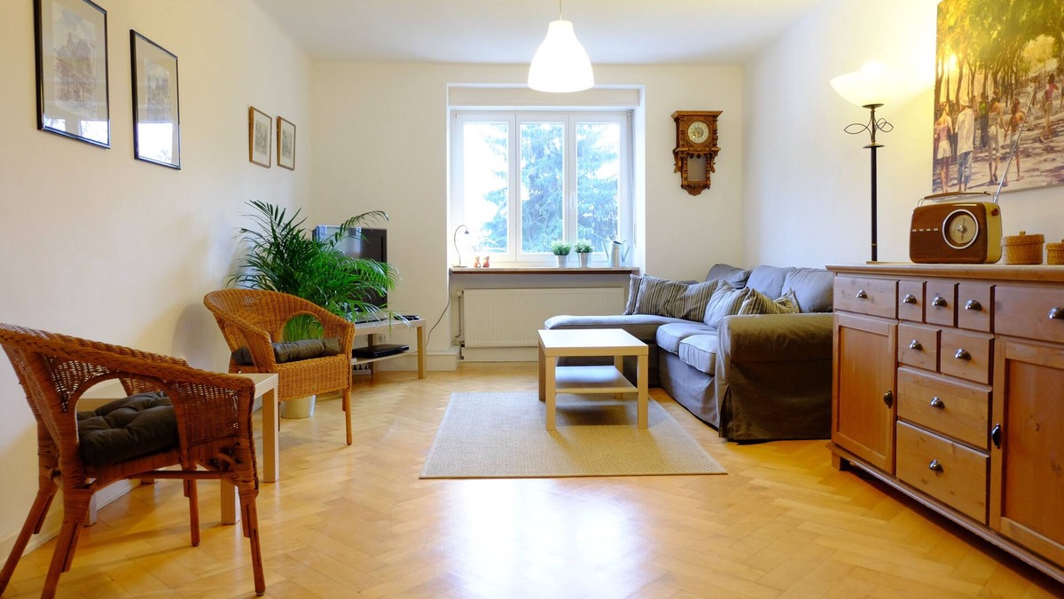 Weststadt Apartment | heidel-home 3Room Apartment: central villa from 1926 for singles/groups/family