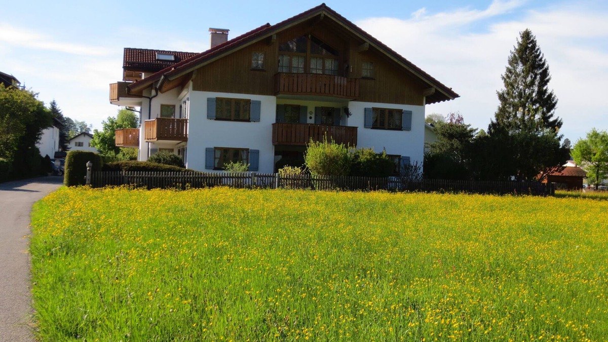 Schwangau Condo | Heile Welt - High-quality furnished vacation apartment with castle view
