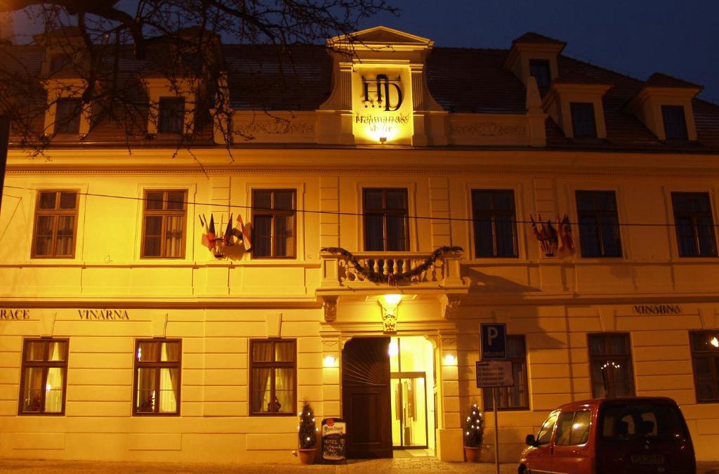 Slany Hotel | Hejtmanský dvůr