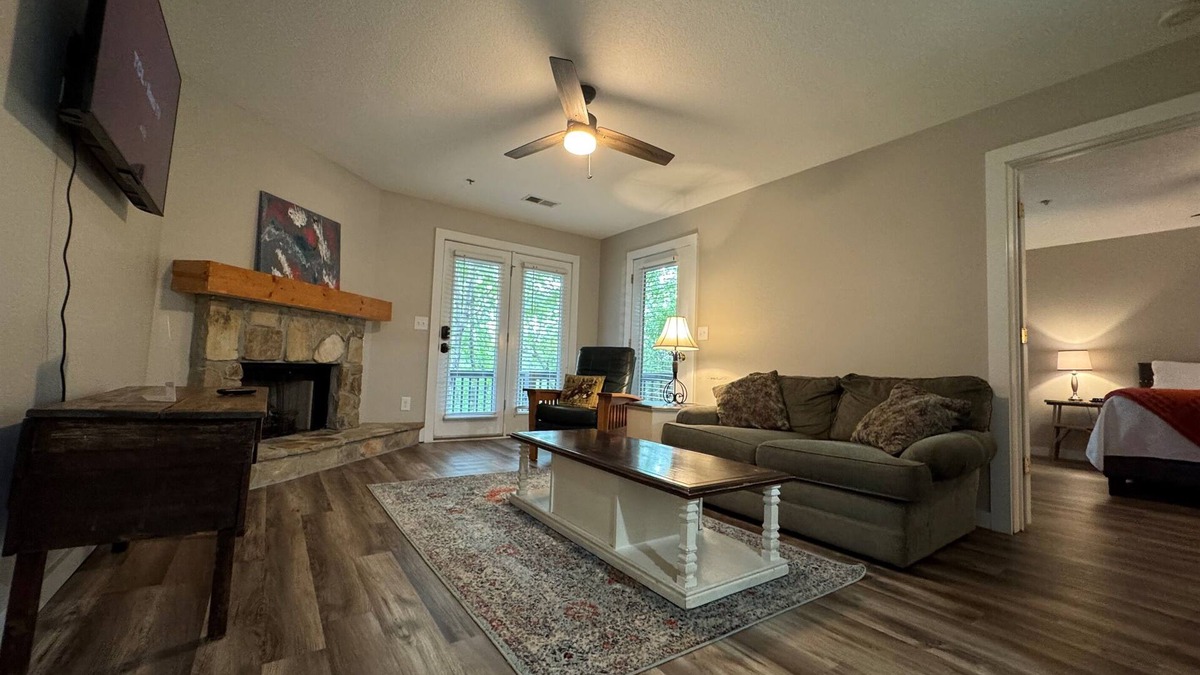 Helen Apartment | Helen 1BR Fireplace + Kitchen 1.3 Mi Downtown