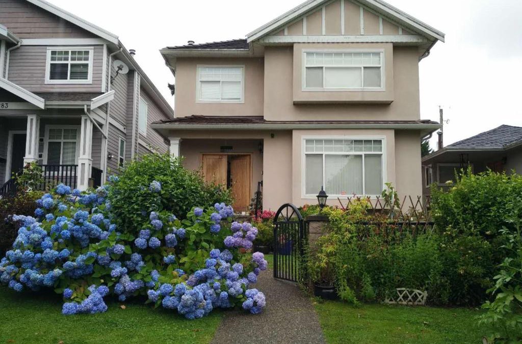 Marpole Bed & Breakfast | Helen's House/Close to Skytrain and Airport