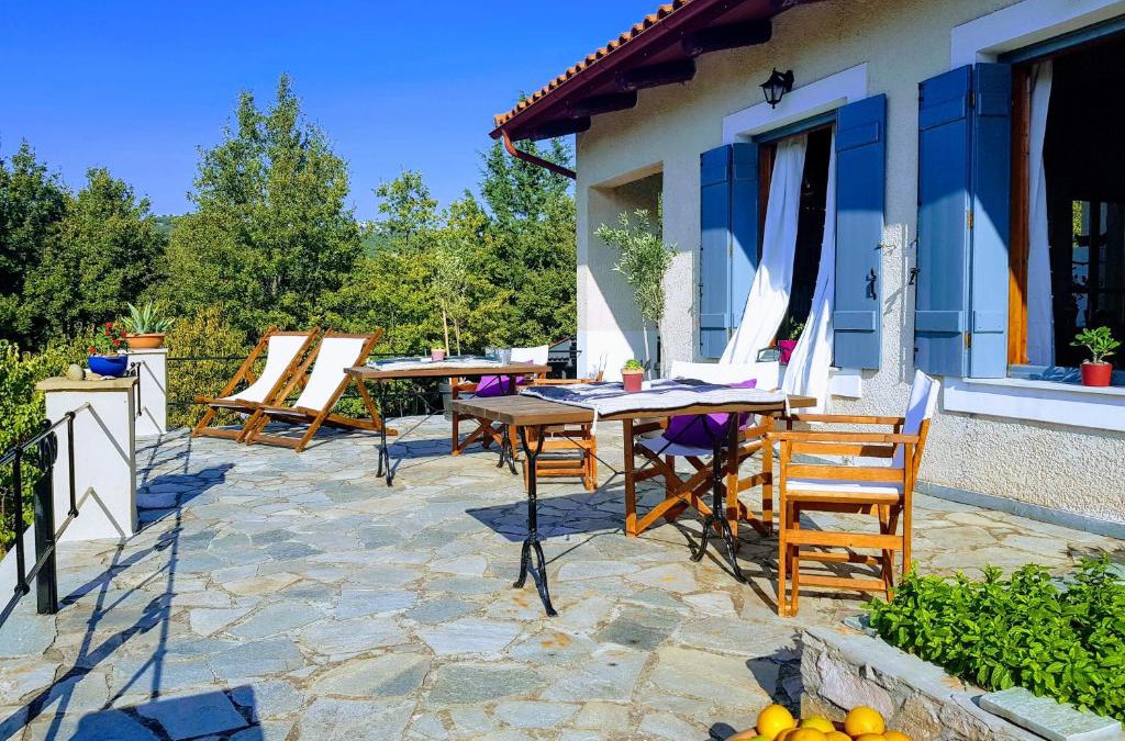 Aliartos Hotel | Helicon Muses Friendly Mountain B&B Guesthouse