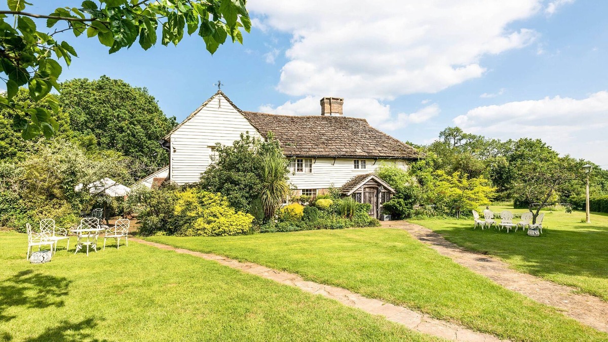 Barns Green Cottage | Hell Fyre 1594 by inspirestays.com - a cottage that sleeps 2 guests in 1 bedroom
