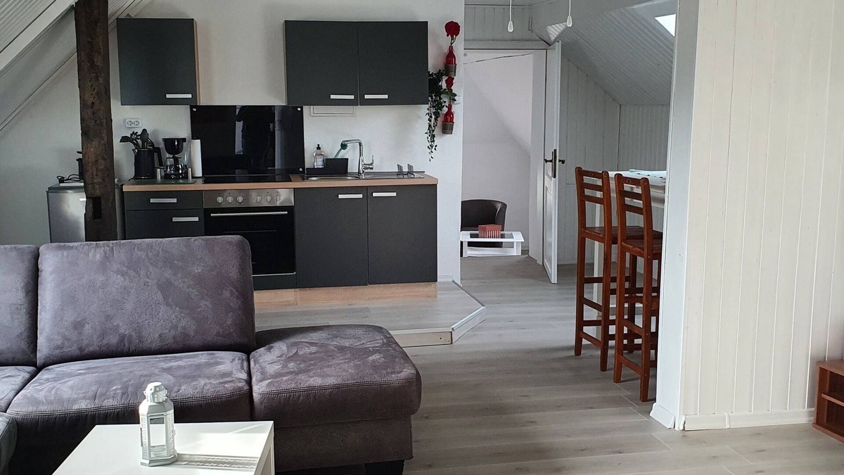 Region Hannover District Apartment | Helle Freundliche Ferienwohnung im Obergeschoss an der Leine