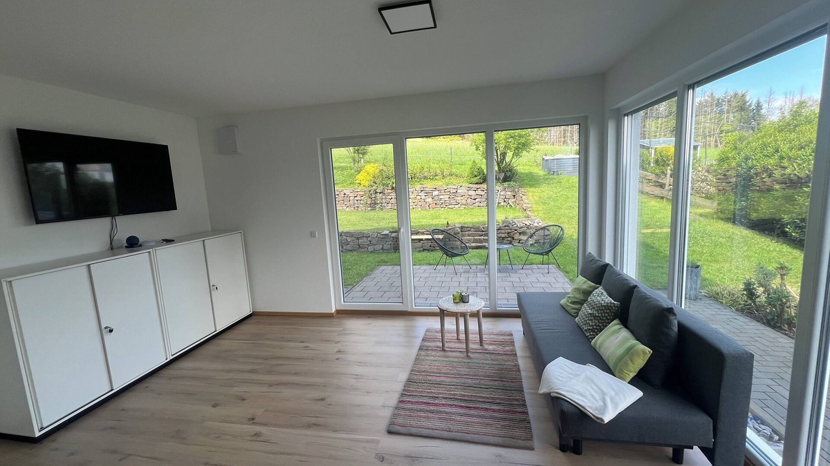 Kuerten Apartment | Helle, Moderne Wohnung im Grünen