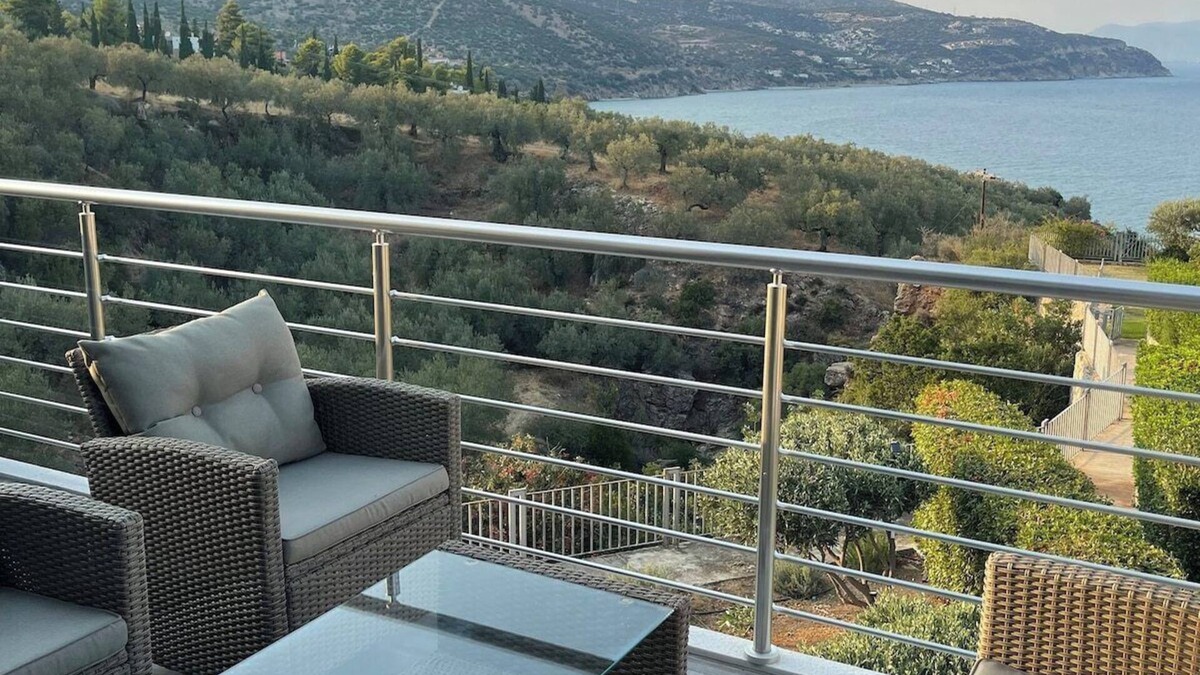 Kefalari Apartment | Hellenic Escapes: Modern 2-Bedroom with Panoramic Sea Views