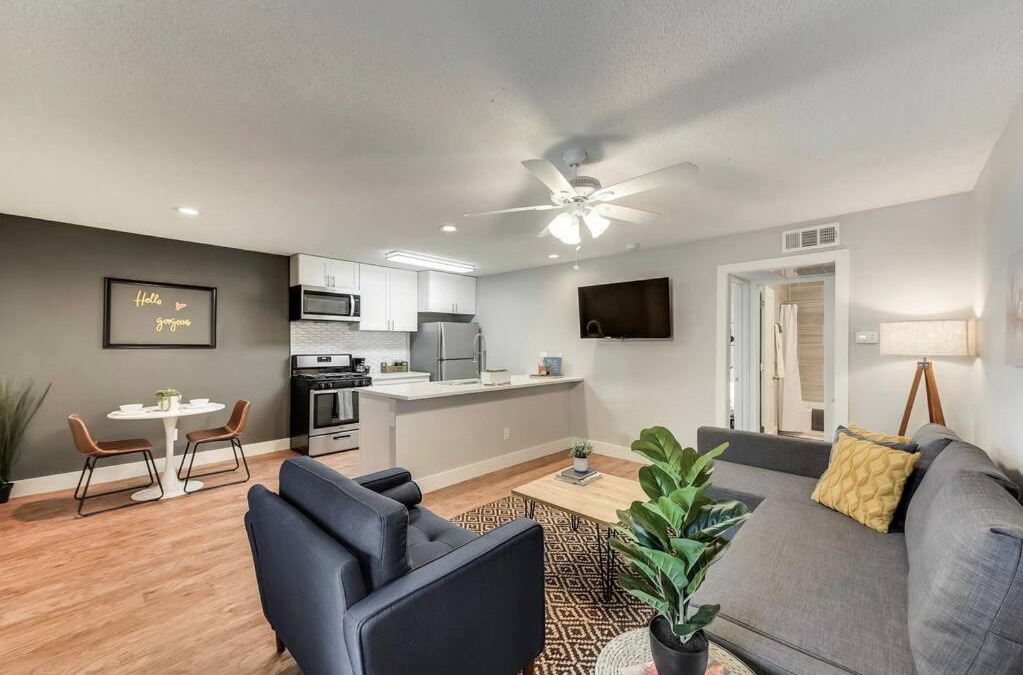 Old East Dallas Apartment | Hello Gorgeous Flat near Downtown!