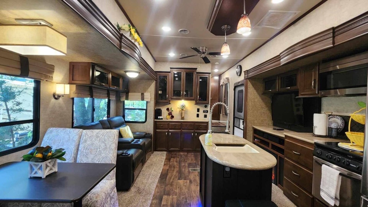 River Ranch Cottage | Hello Sunshine! RV and Golf Cart Rental at River Ranch! 152