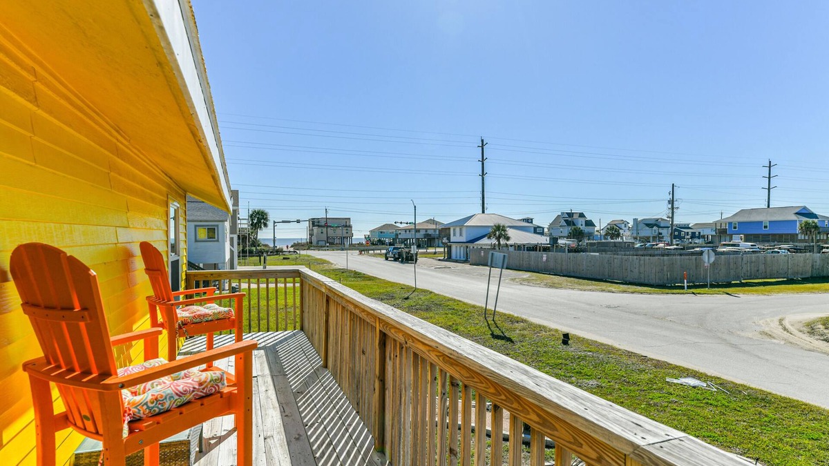 Galveston House | Hello Sunshine | Steps Away from Beach + Community Pool!