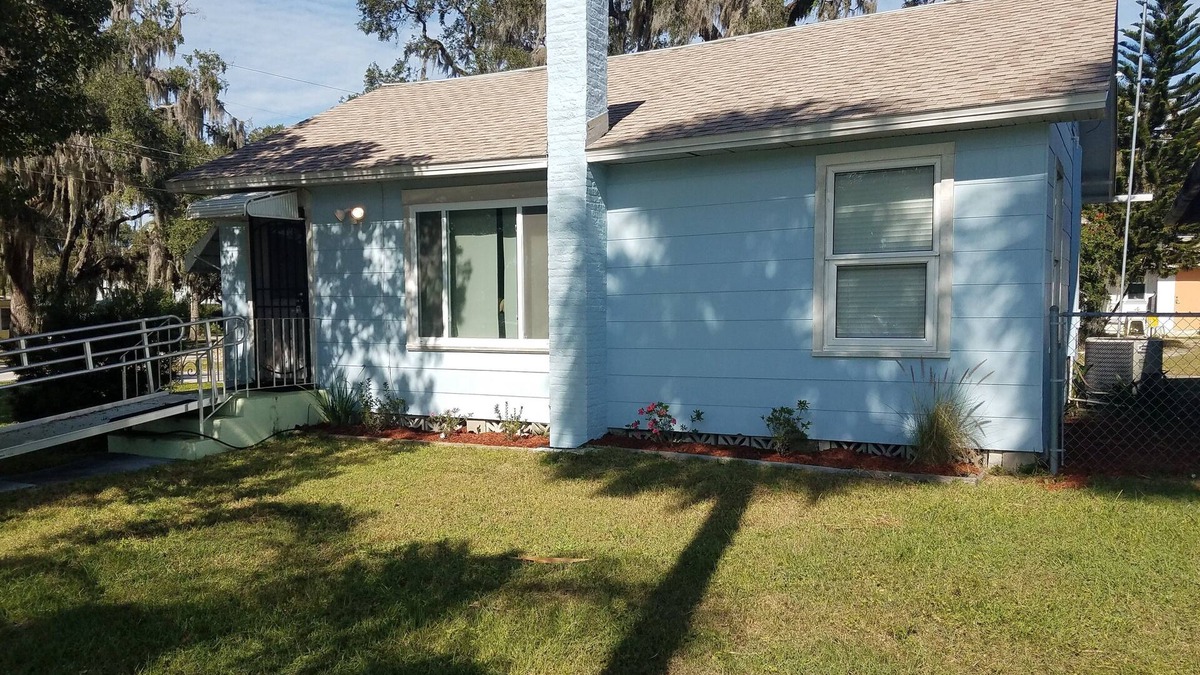 New Port Richey House | Hemingway Cottage right on the Pithlacootee River