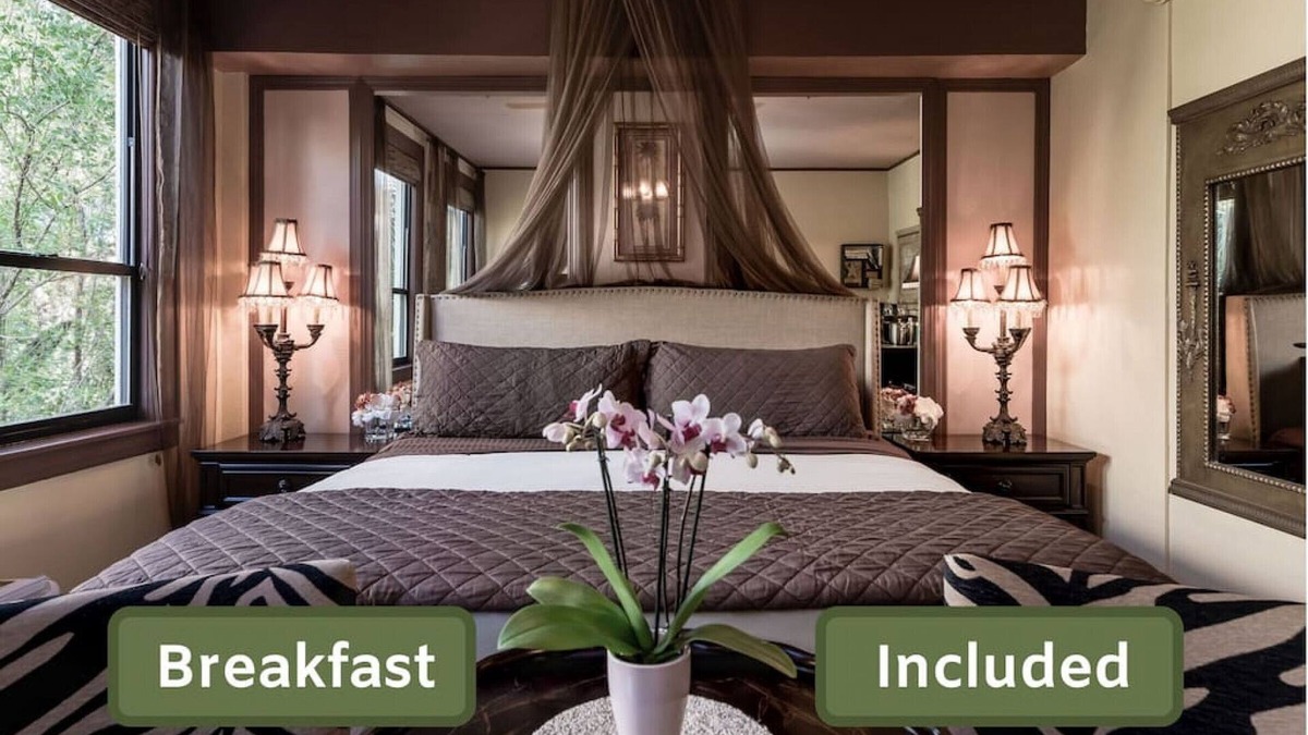 Palm Beach - West Palm Beach Hotel | π΄ Hemingway Garden Palm Beach Island π΄ FREE Valet Parking π΄ Breakfast π΄ Pool