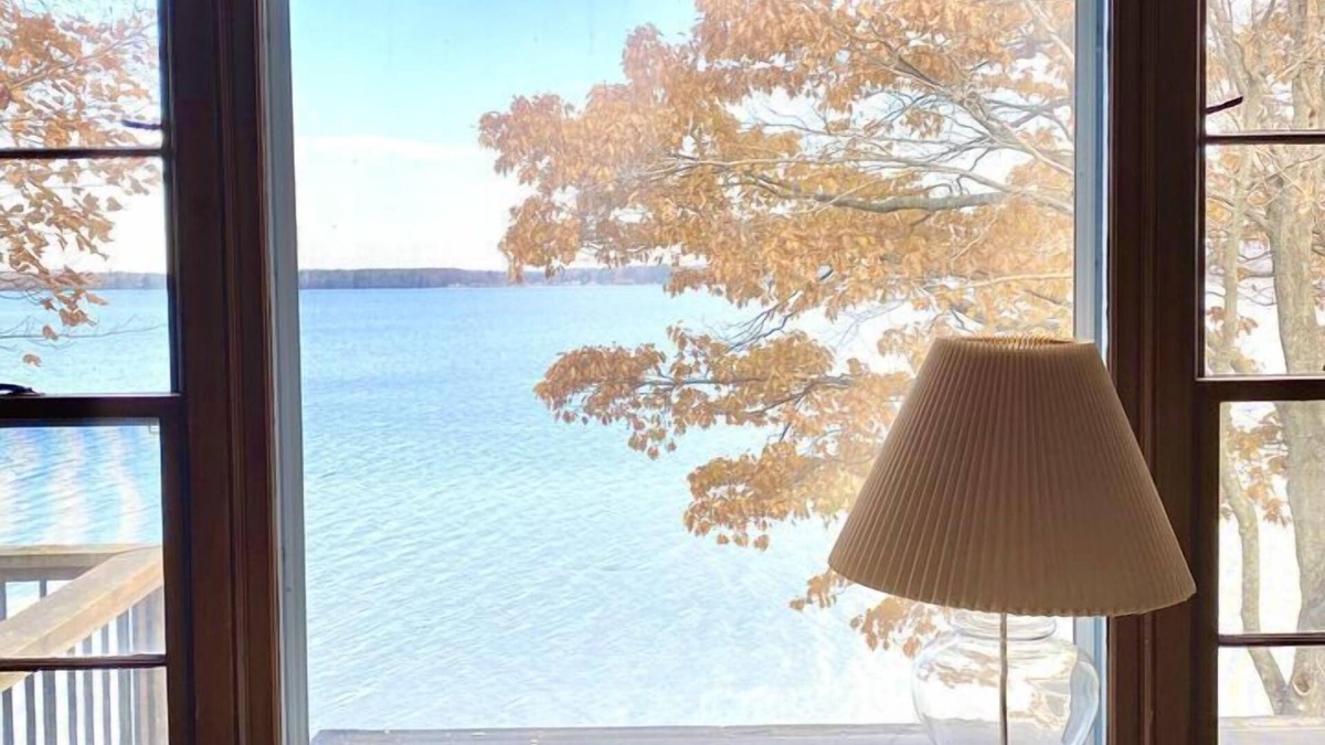 Bear Lake House | Hemingway's Hideaway: A Fall Retreat with Stunning Bear Lake Views