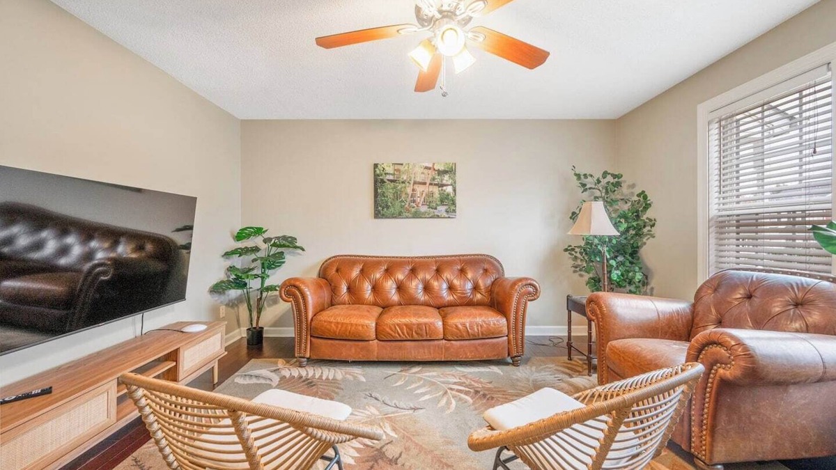 Fuquay-Varina House | Hemingway's Hideaway | Walkable | King Bed