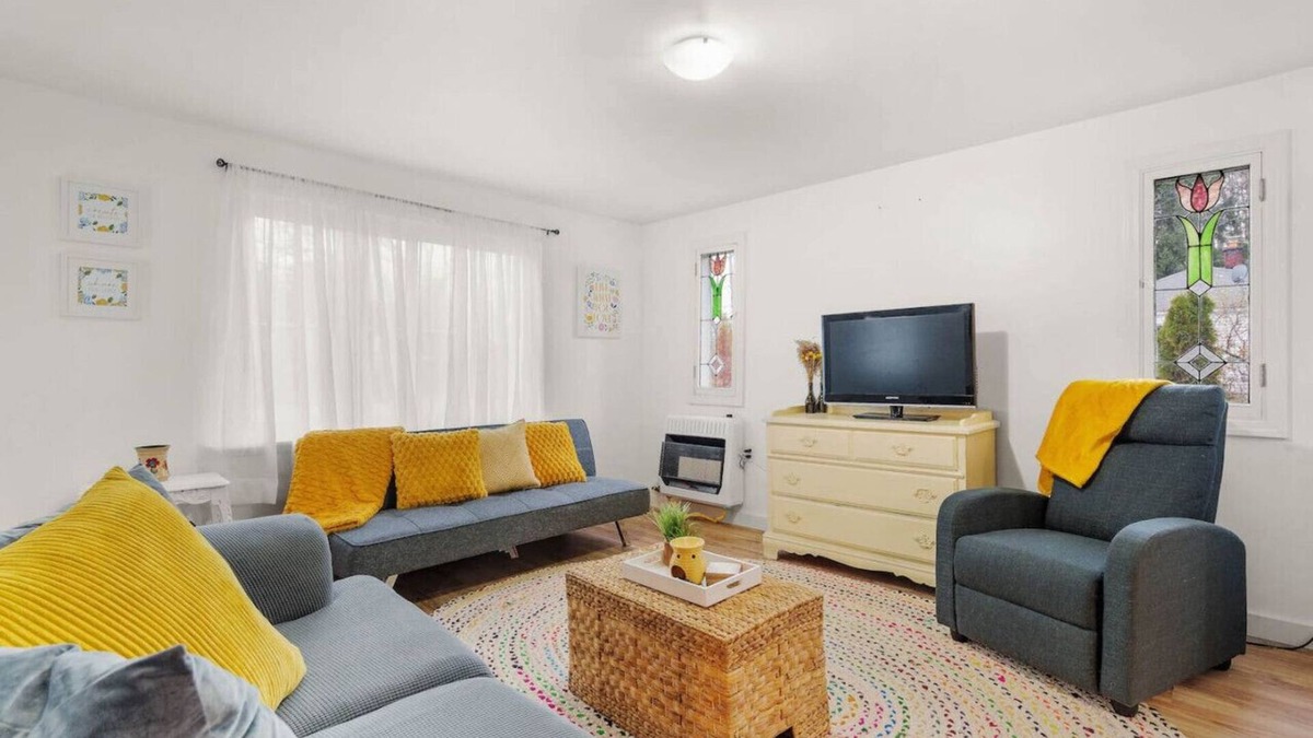 Lexington House | Hemlock Haven Couples Getaway w Beach Access!