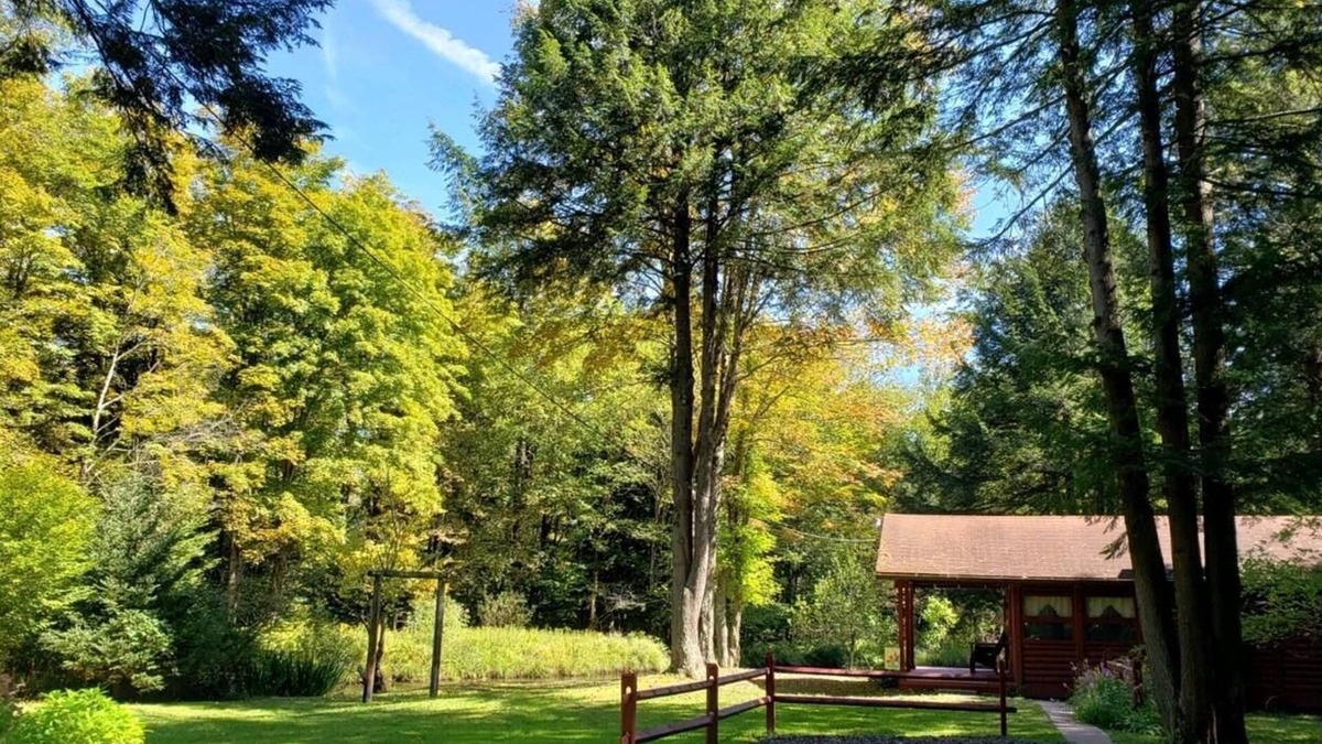 Ulysses Cabin | Hemlock Hideaway - A cozy cabin retreat close to Potter County's favorite sites!