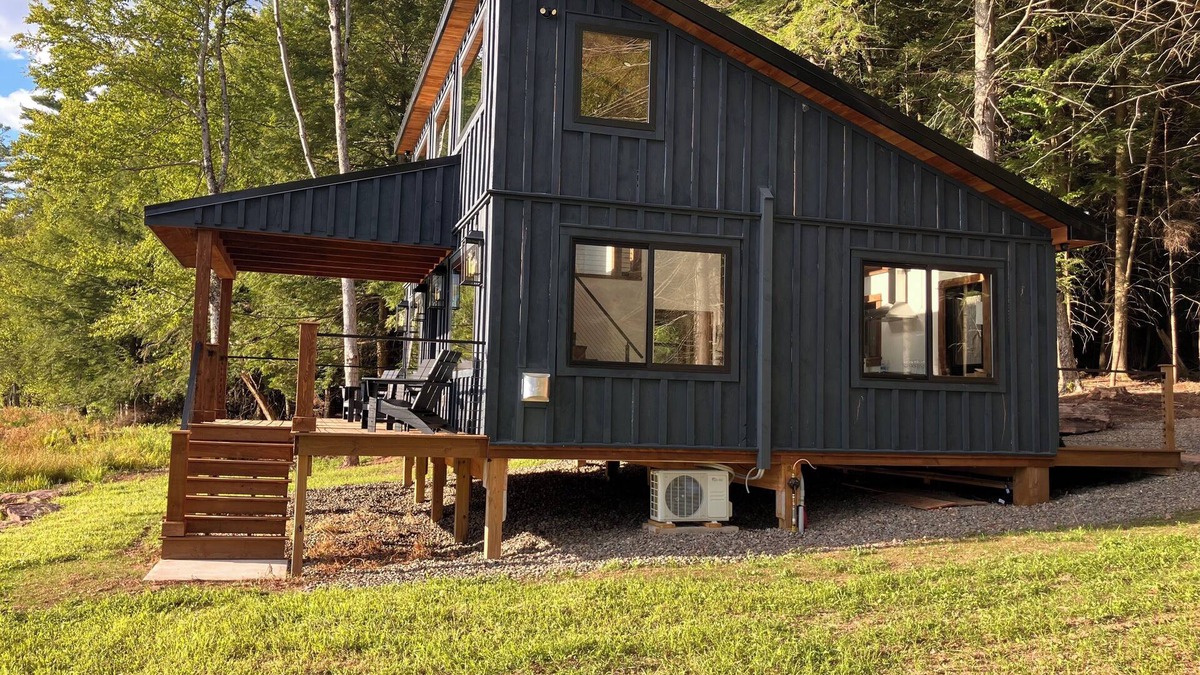 Otego Cabin | Hemlock Hideaway – Luxury Cabin - Romantic & Remote Getaway in Upstate, NY