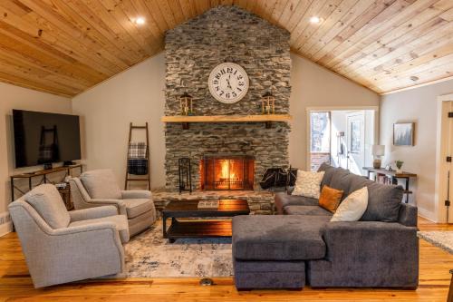 Ellijay House | Hemlock Hideaway