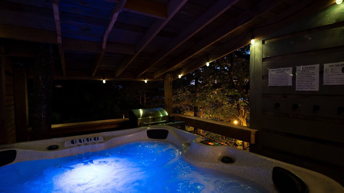 Seguin Cottage | Hemlock Hideaway Waterfront, Games Room, Hot Tub