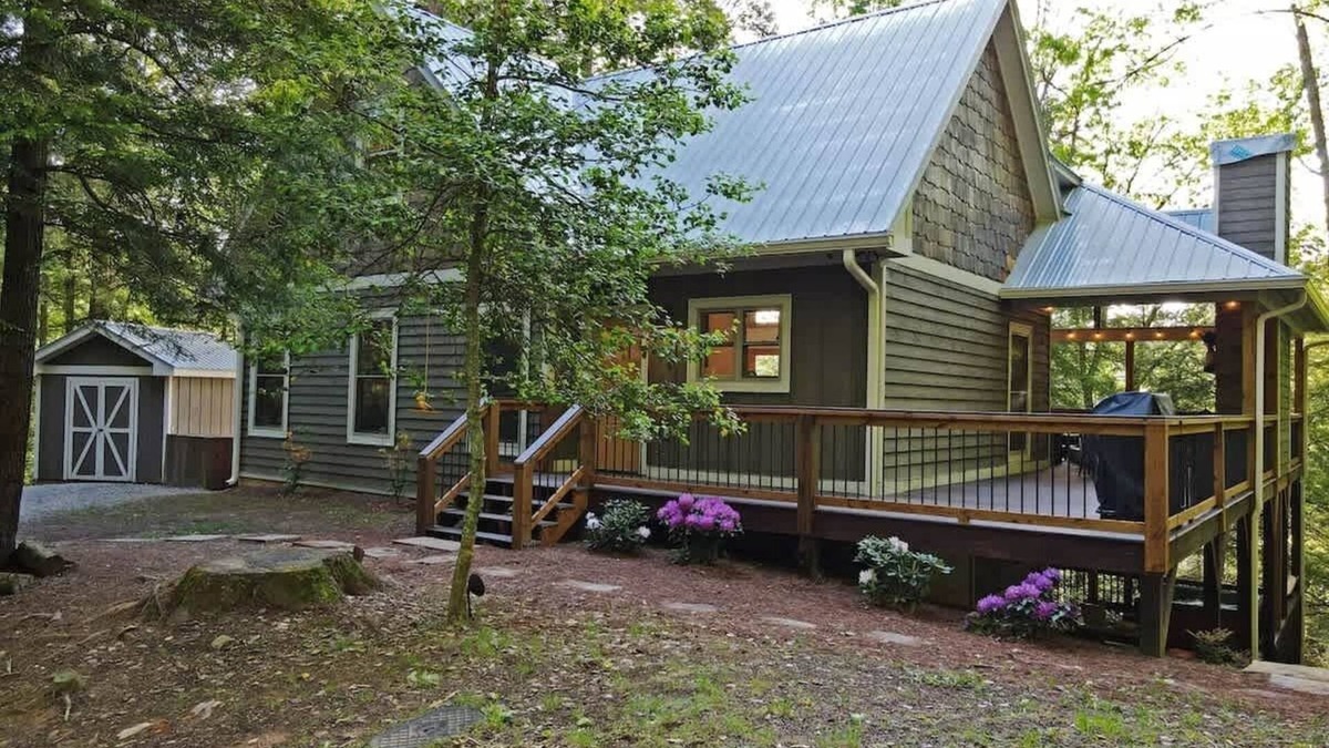 Cashes Valley Cabin | Hemlock Hideout - Game room, hot tub, creek access