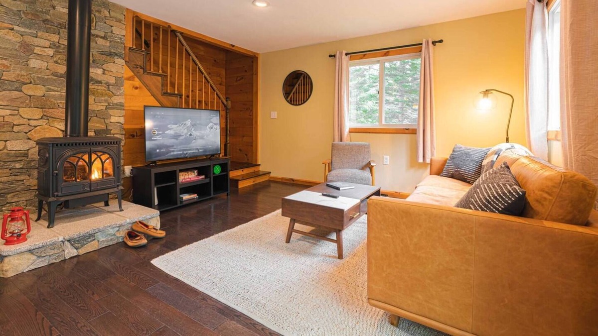 Conway Ski Chalet | Hemlock Hill Chalet: NH escape