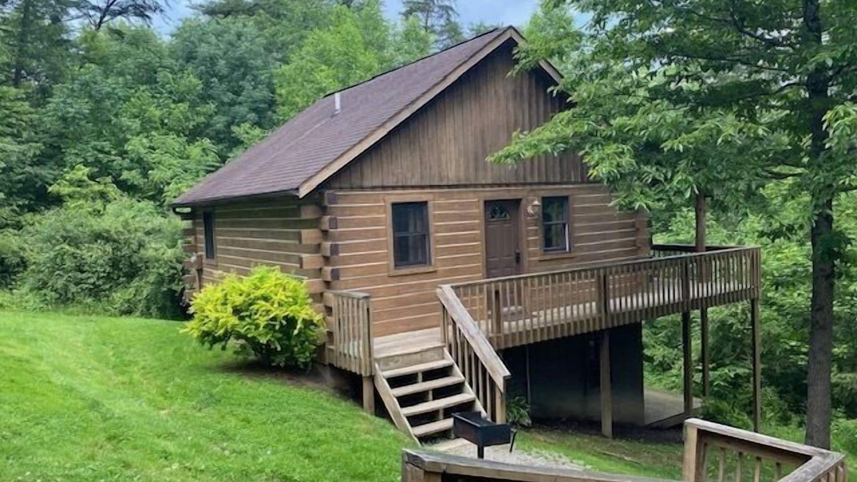 Logan Cabin | Hemlock - Hosted by The Chalets