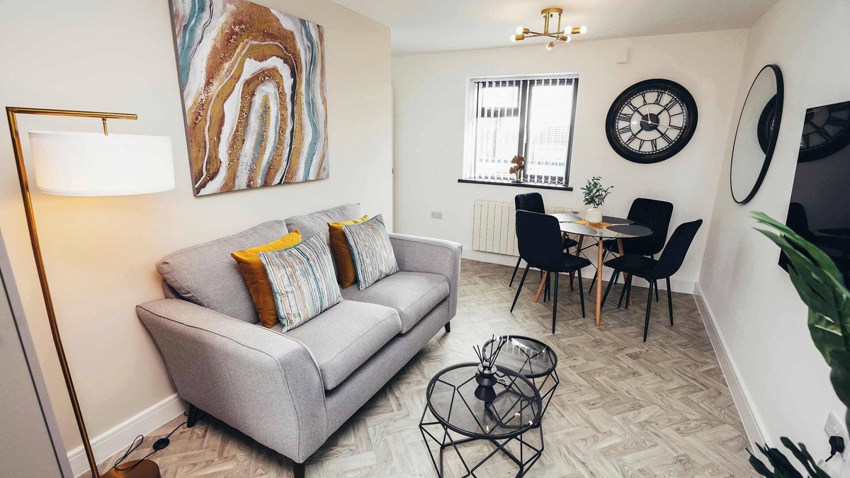 Barrow-on-Trent Apartment | Hen & Chickens Luxury Apt Free Parking | By DerBnB
