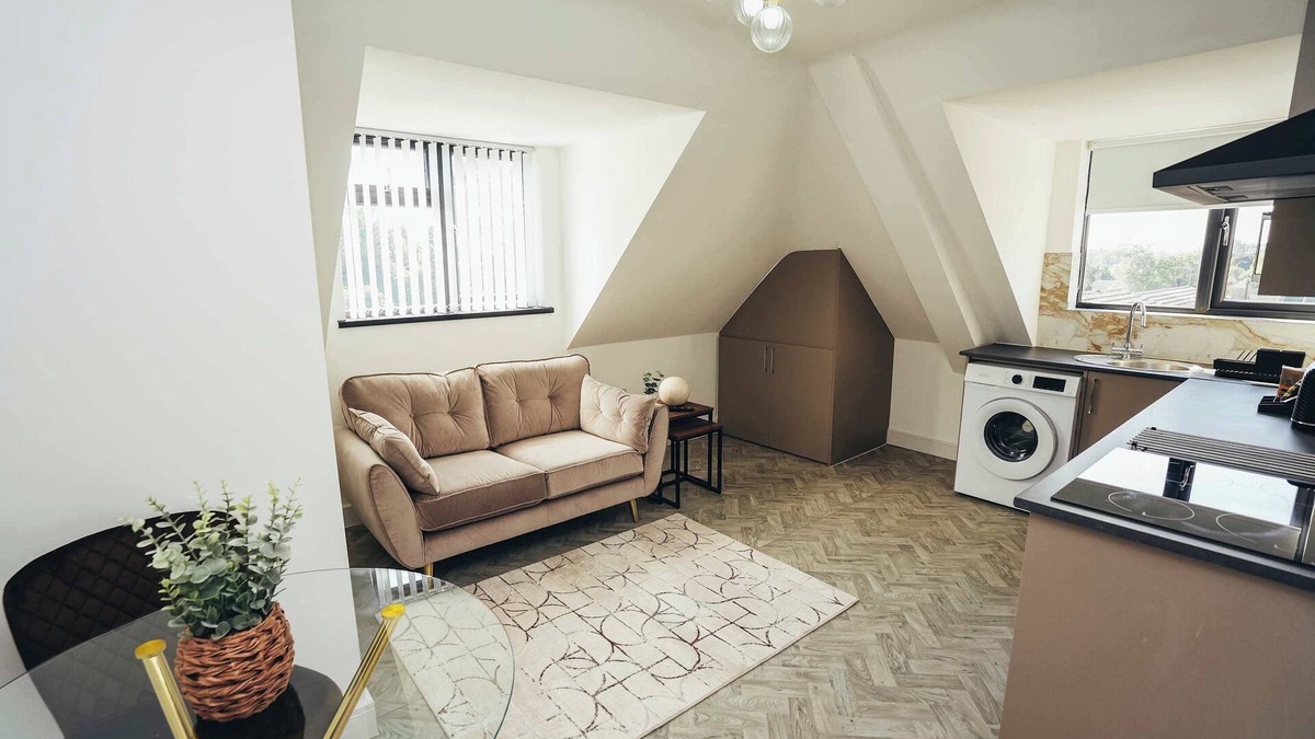 Barrow-on-Trent Apartment | Hen & Chickens Luxury Apt Free Parking | By DerBnB