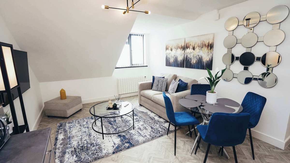 Barrow-on-Trent Apartment | Hen & Chickens Luxury Apt Free Parking | By DerBnB