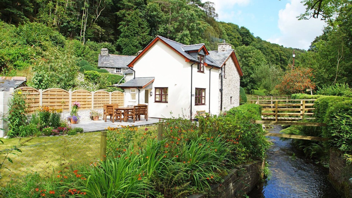 Aberhosan House | Hen Gapel - Three Bedroom House, Sleeps 4