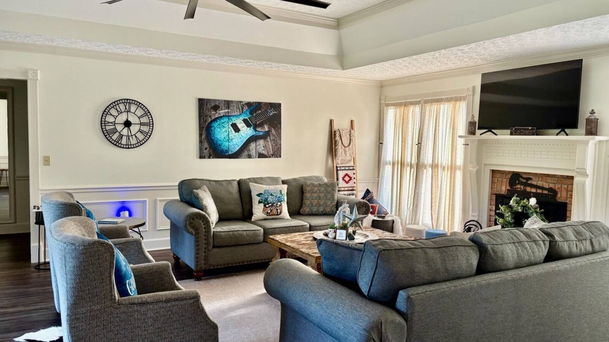 Hendersonville House | Hendersonville, TN, The Peaceful Retreat,Ping Pong & Pool Tables