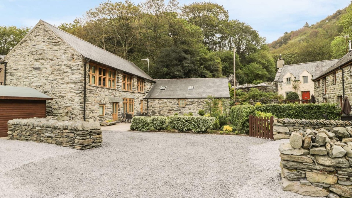 Fairbourne Cottage | HENDOLL BARN, pet friendly, luxury holiday cottage in Fairbourne