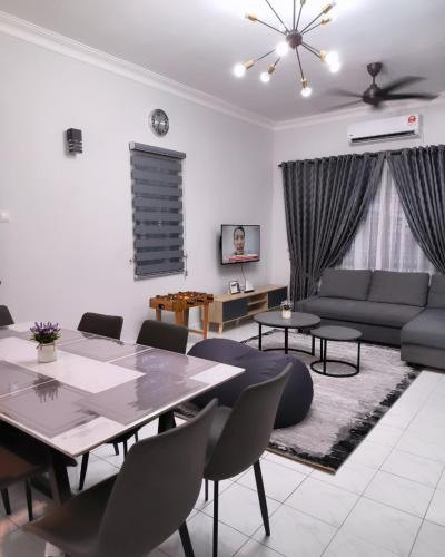 Kampung Rawa House | Hening Kesuma Homestay