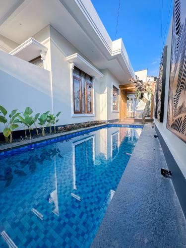 Purwokerto House | Hening Pool Residence