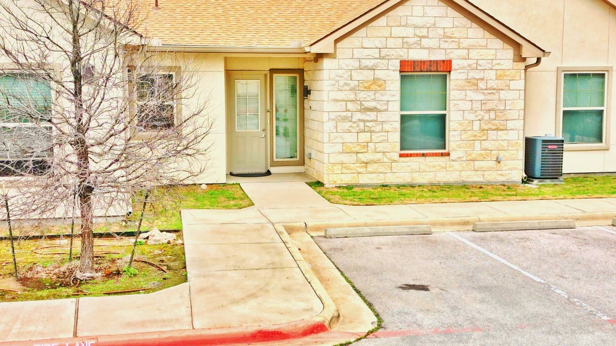 Round Rock Condo | Henna2BD2B Condo Pool Furnished