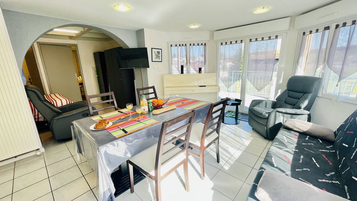 Forges-les-Bains Apartment | Henry 4: Charming apartment with terrace (and parking)