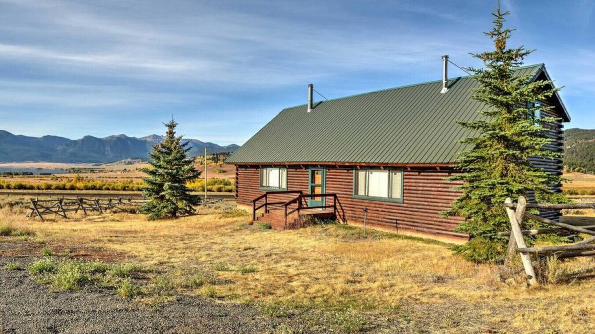 Island Park House | Henry's Lake Overlook (Right Side) - 20 Miles from YNP