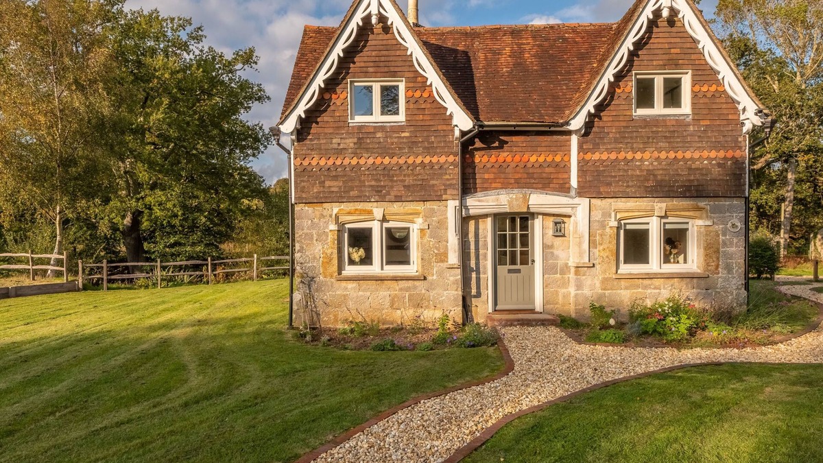 Cranbrook Apartment | Hensill Farmhouse is a wonderfully isolated, 19th century cottage