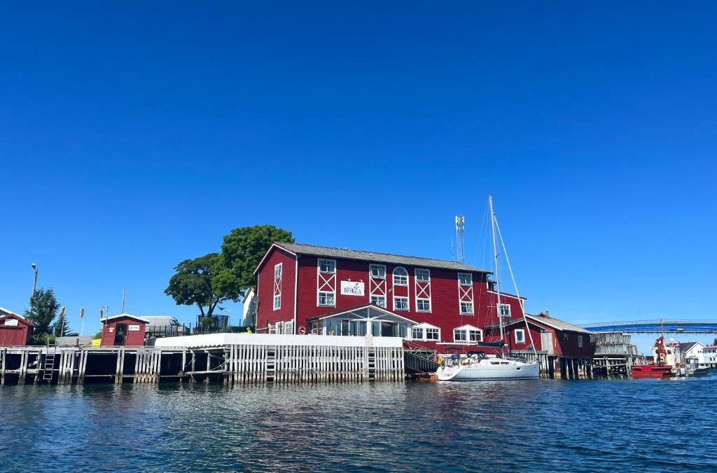 Herøy Hotel | Herøy Brygge
