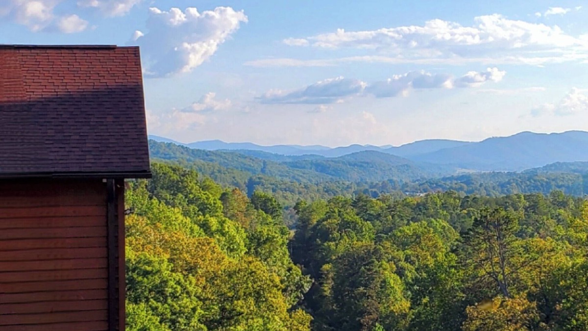 Upper Peachtree Cabin | Her Endless Views, the name says it all!