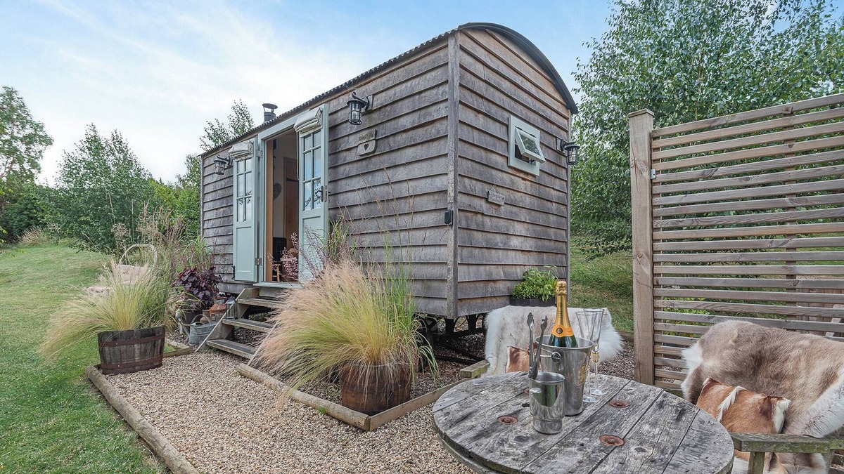 Redmile Cottage | Herbie's Shepherd Hut - UK50229