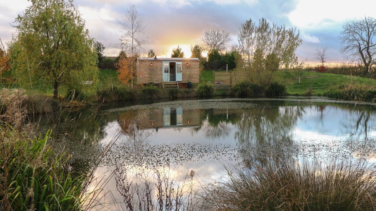 Redmile Cottage | HERBIE'S SHEPHERDS HUT AT SHEPHERDS LODGE RETREAT AND WELLNESS in Redmile