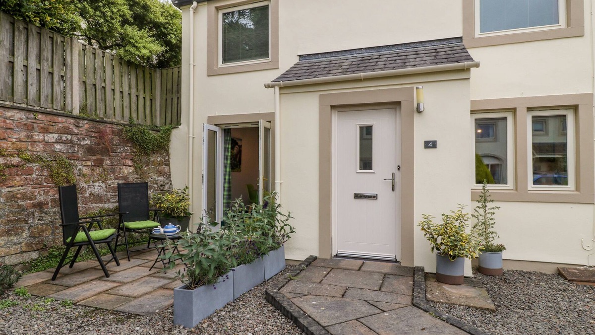 Wing Cottage | HERDWICK COTTAGE, family friendly, with a garden in Brampton, Cumbria