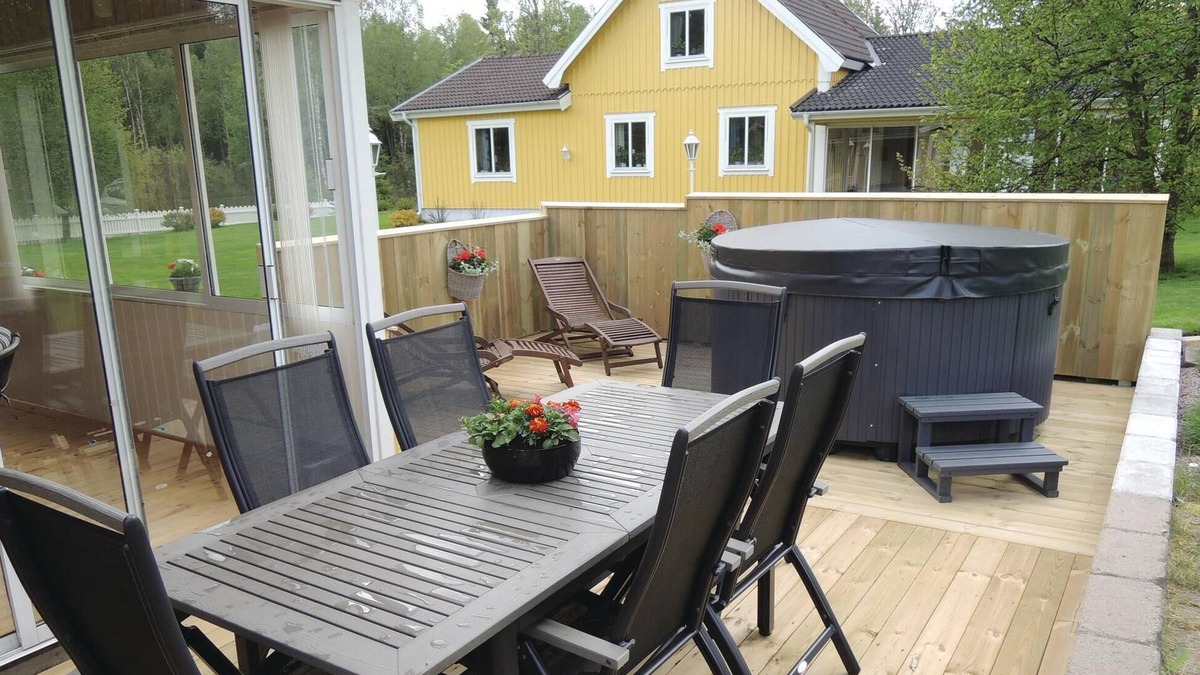 Karlstorp House | Here we have a well-kept house with good facilities for you in the program.