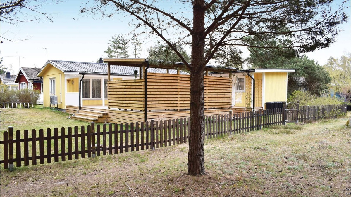 Stora Fro House | Here you will stay only 150 m from the Kalmarsund beach.