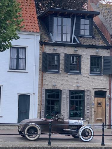 Sluis House | Herenhuis aan het water in centrum Sluis