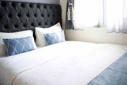 Chinatown Apartment | Heritage Collection on Smith - Mobile App Check-In