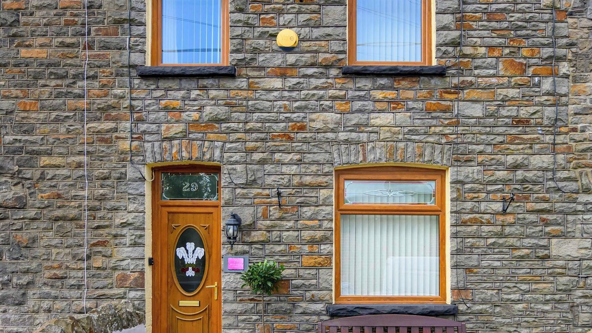 Trehafod House | Heritage Cottage Rhondda Valley by StayStaycations