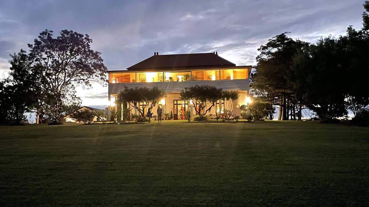 Leconfield Bed & Breakfast | Heritage country homestead hotels close to wineries, concerts & restaurants